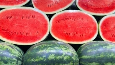 La OCU alerta a quienes compran las sandías por mitades