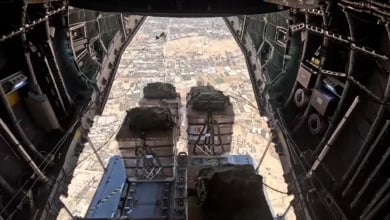 España lanza en Gaza 5.500 raciones de comida y denuncia la "hambruna inducida" por Israel