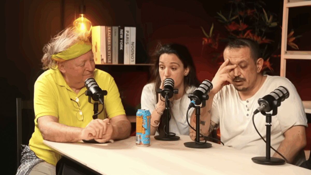 Silvia Charro y Simón Pérez (derecha) en uno de sus directos de hace unos años.