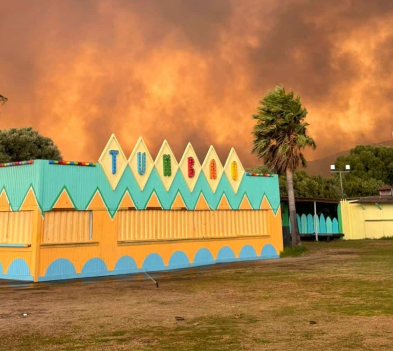 Susto y orden en el Tumbao por el incendio de Tarifa: "Como si nos rodearan 20.000 metros de llamas"