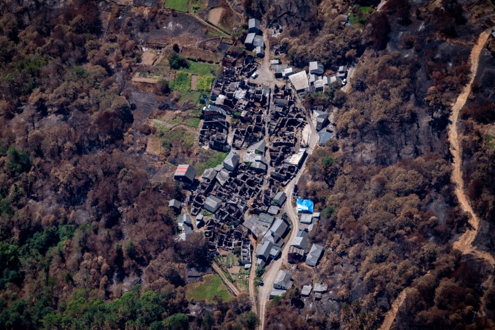 La localidad de Vilamartín de Valdeorras en Ourense, arrasada por el fuego.