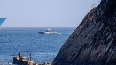 Muere un ocupante de una narcolancha al colisionar con una embarcación de la Guardia Civil