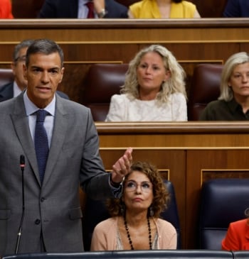 Feijóo vuelve en el Congreso al ataque con la corrupción y Sánchez [...]