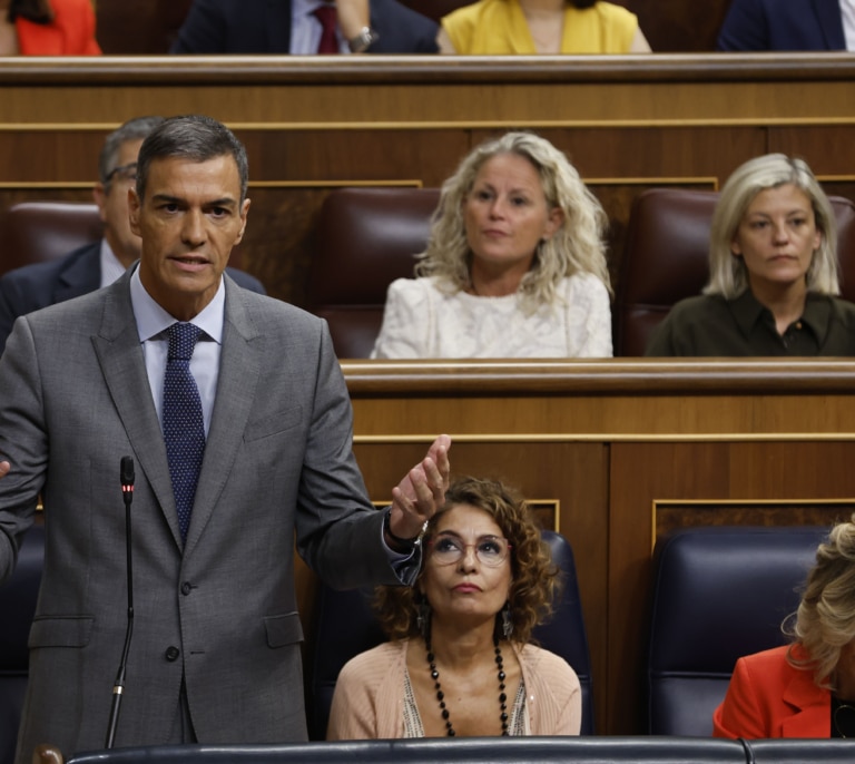 Feijóo vuelve en el Congreso al ataque con la corrupción y Sánchez se reivindica con Gaza y le afea su falta de institucionalidad
