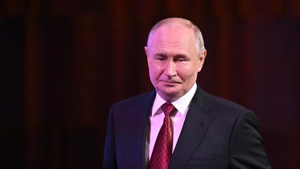 El presidente ruso, Vladímir Putin, llega para pronunciar un discurso durante el acto conmemorativo del 878.º aniversario de la fundación de Moscú en la sala de conciertos Zaryadye, en Moscú, Rusia, el 13 de septiembre de 2025.