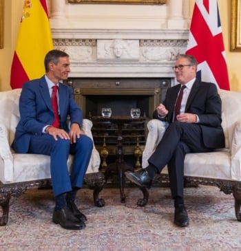 Golpear y suavizar, la dinámica de desgaste del Gobierno contra "una minoría" [...]