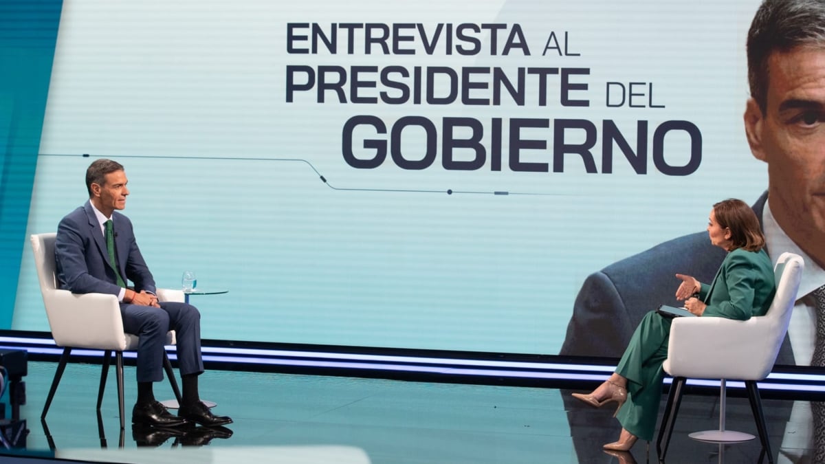 El presidente del Gobierno, Pedro Sánchez, durante su entrevista con Pepa Bueno en el 'Telediario 2' de TVE, este 1 de septiembre de 2025.