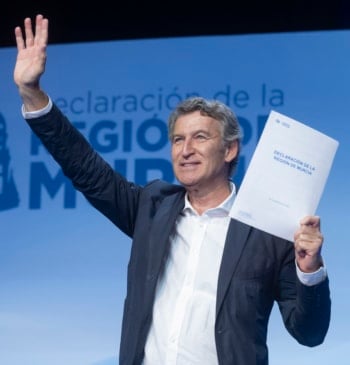 Feijóo, el Loro Park y la democracia muerta