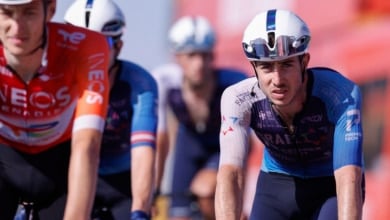 El equipo Israel Premier-Tech retira el nombre del país de su maillot para evitar incidentes el resto de La Vuelta