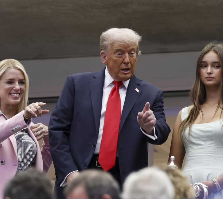 La asistencia de Donald Trump retrasa el inicio de la final del US Open entre aplausos y abucheos