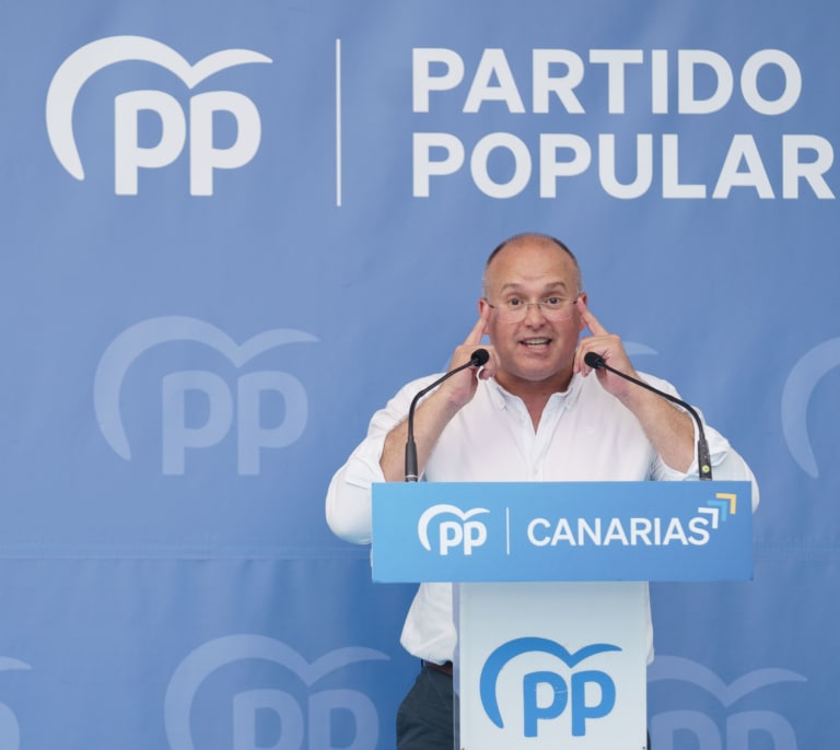 Tellado pide la dimisión de la ministra de Igualdad por el escándalo de las pulseras y López acusa al PP de "generar alarma"