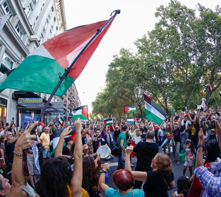 Moncloa se defiende: "El Gobierno no respalda la violencia, respalda a los manifestantes contra un genocidio"