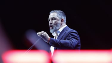 La cumbre de Vox instrumentaliza el asesinato de Kirk y Abascal clama contra la izquierda: "Nos llaman fascistas para matarnos"