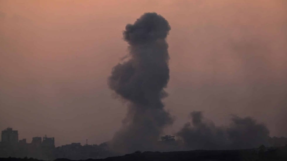 "Gaza está ardiendo": noche de intensos bombardeos israelíes y las familias de los rehenes en vilo