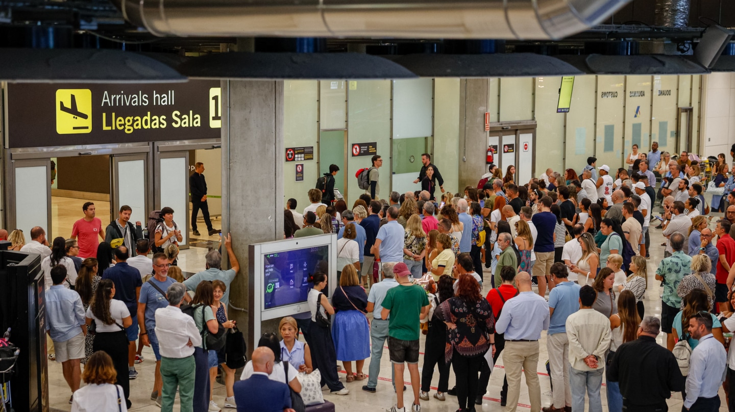 Los precios de los vuelos vuelven a multiplicarse tras el accidente ferroviario
