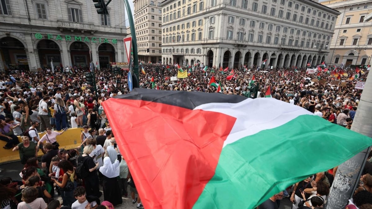 Decenas de miles de italianos se suman a una huelga general por Palestina