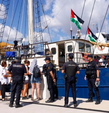 El mal tiempo obliga a regresar a Barcelona a la flotilla hacia [...]