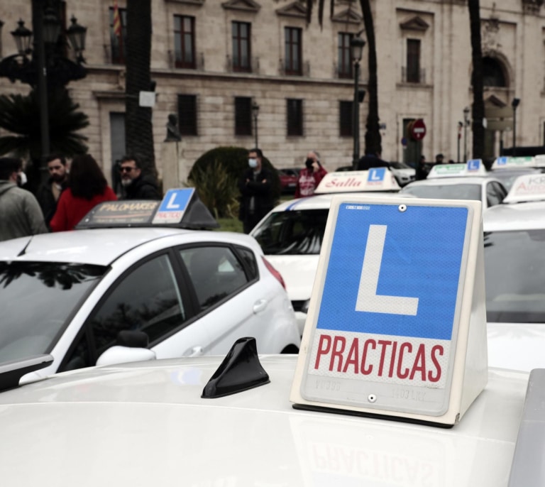 DGT incorpora 101 nuevos examinadores para acabar con el colapso de las autoescuelas