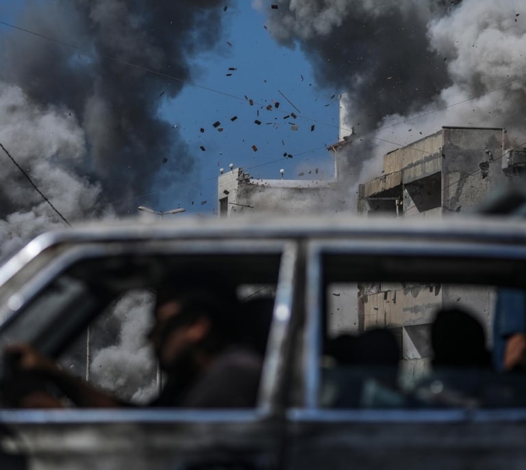 Israel anuncia la implementación del plan de paz de Trump mientras mata a nueve palestinos en nuevos bombardeos