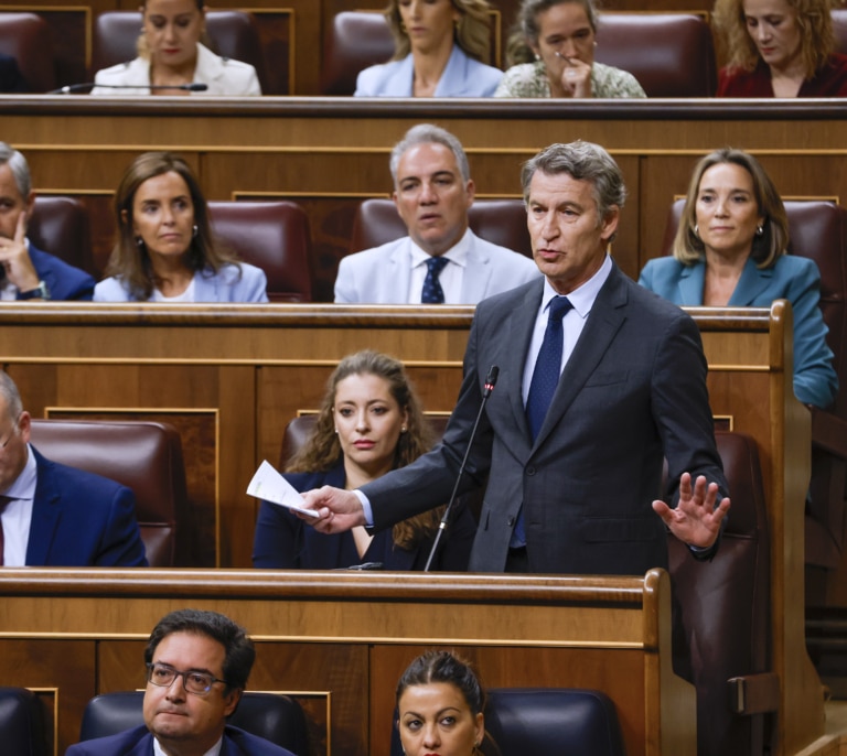 Feijóo a Sánchez: "Por seguir en el poder, usted pactaría hasta con Netanyahu"