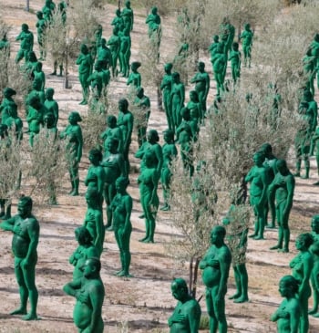 Un millar de voluntarios posan desnudos y de verde para la última [...]
