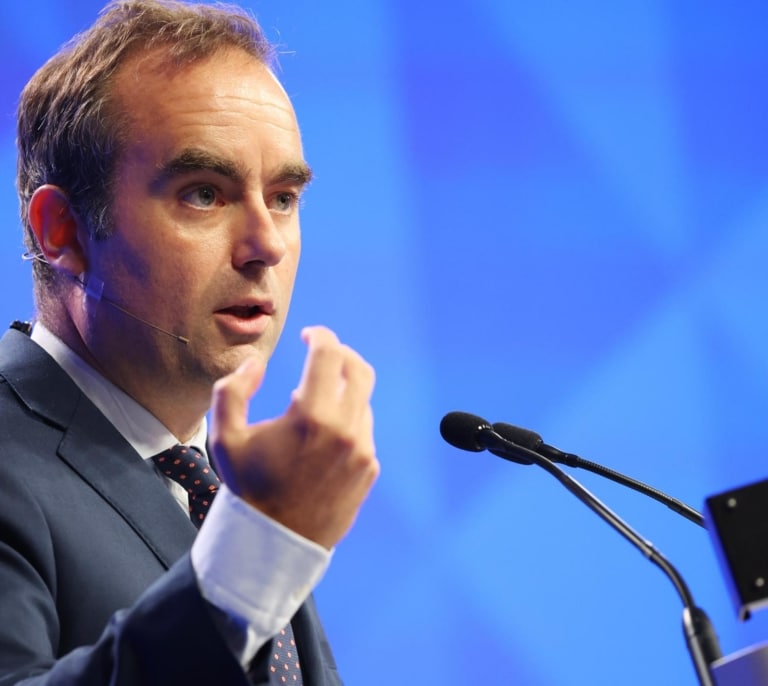 Lecornu renueva parcialmente el Gobierno francés de Bayrou