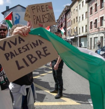 Una nueva protesta pro Palestina interrumpe La Vuelta antes de la ascensión [...]