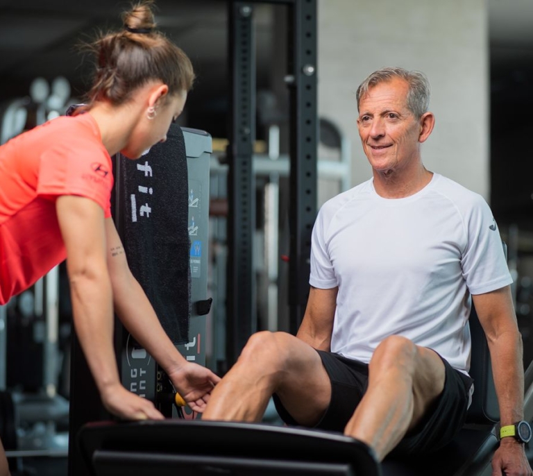 Los mayores de 65 años lideran el hábito de caminar en España, según el Observatorio GO fit