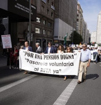 Miles de abogados y procuradores reclaman en Madrid un trato favorable para [...]