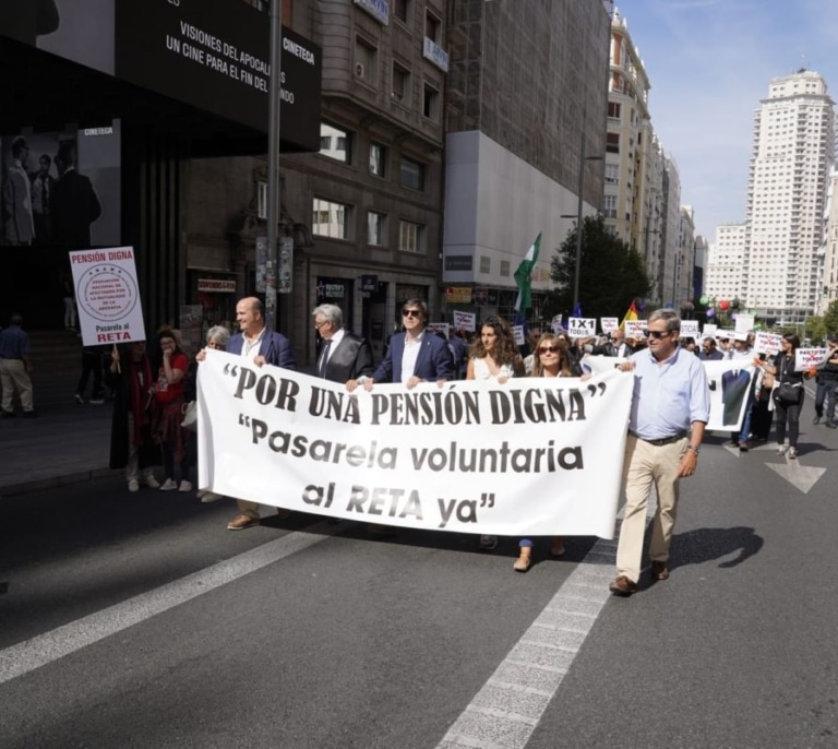 Miles de abogados y procuradores reclaman en Madrid un trato favorable para incorporarse al régimen de autónomos