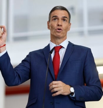 Sánchez, Nobel de la Paz o santo en Cuelgamuros