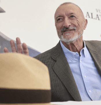 Un Pérez-Reverte de extremo centro vende su Alatriste para todos: "Tiene lo [...]