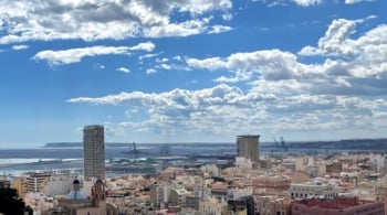 De Alicante a Málaga: los extranjeros no residentes compran hasta un 30% de las viviendas