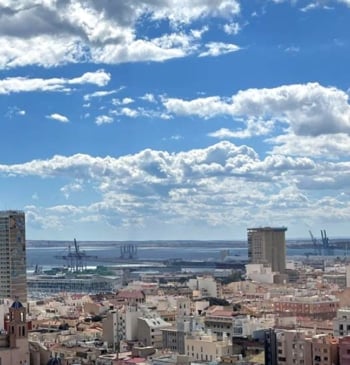 De Alicante a Málaga: los extranjeros no residentes compran hasta un 30% [...]