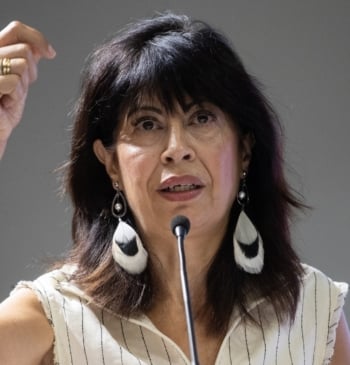 El Gobierno 'responde' al acto negacionista de Vox en el Congreso y [...]