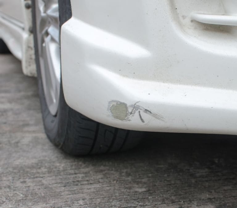 El truco casero para eliminar los arañazos del coche