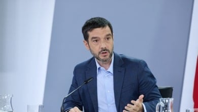Bustinduy matiza el pacto con Junts: las empresas de atención al cliente solo usaran las lenguas cooficiales allí donde se hablen