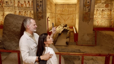 Felipe VI y Letizia visitan la milla de oro del Antiguo Egipto