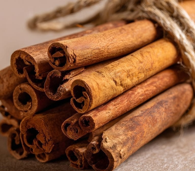 Por qué deberías añadir canela a tus platos, dulces o salados