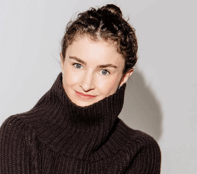 Ventrílocuos, nouvelle vague y un castillo en Francia: el nepo cuento de hadas de la nueva directora de Vogue USA