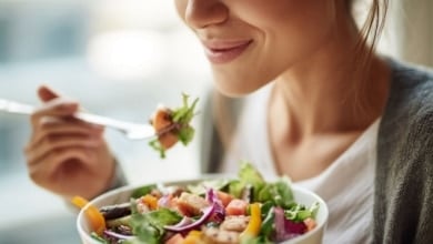 Por qué se dispara el cortisol y cómo puedes reducirlo con la comida