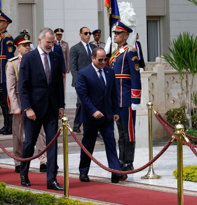 Felipe VI y Letizia en el 'reino' del terror de Abdelfatah al [...]