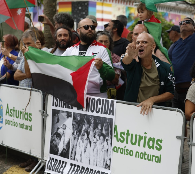 El equipo ciclista que motivó las protestas propalestinas en La Vuelta a España renuncia a su identidad israelí