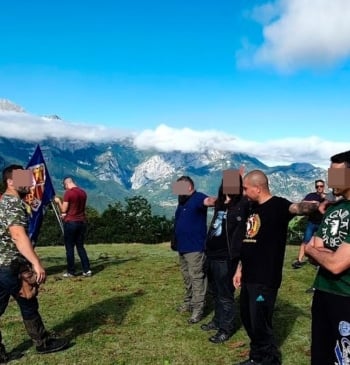 Combate cuerpo a cuerpo y juramento de la espada frente al fuego: [...]