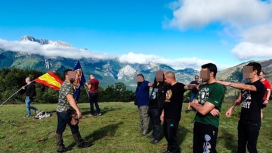 Combate cuerpo a cuerpo y juramento de la espada frente al fuego: así es la universidad de verano de Democracia Nacional
