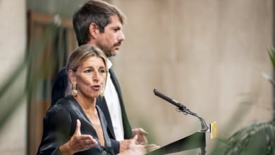 Yolanda Díaz negocia 'a la desesperada' con Junts para mantener viva la reducción de jornada laboral