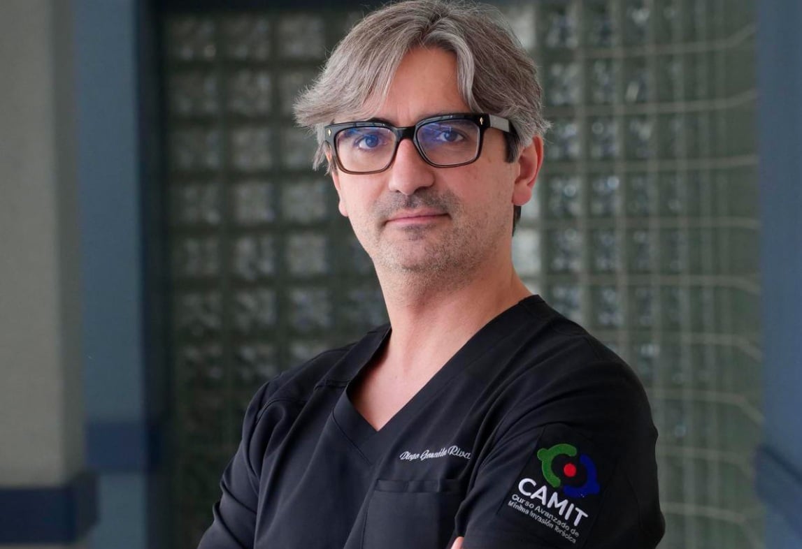 Horror: un invitado de Broncano vota al PP