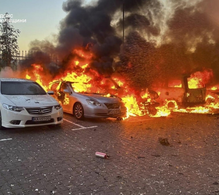 Rusia golpea duro a Kiev y Polonia cierra de forma preventiva unas horas el espacio aéreo en el este