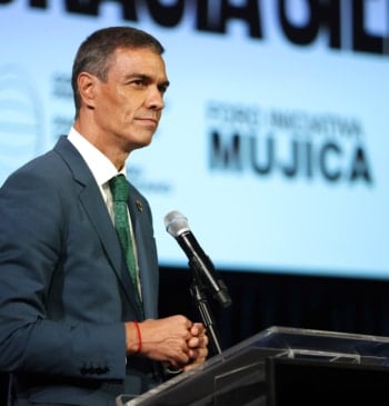 Sánchez ratifica su candidatura y aleja el debate sucesorio en el PSOE