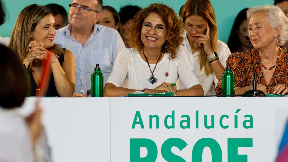 Montero acusa de "indecentes" a los que hacen 'equilibrismo' para no condenar "el genocidio"